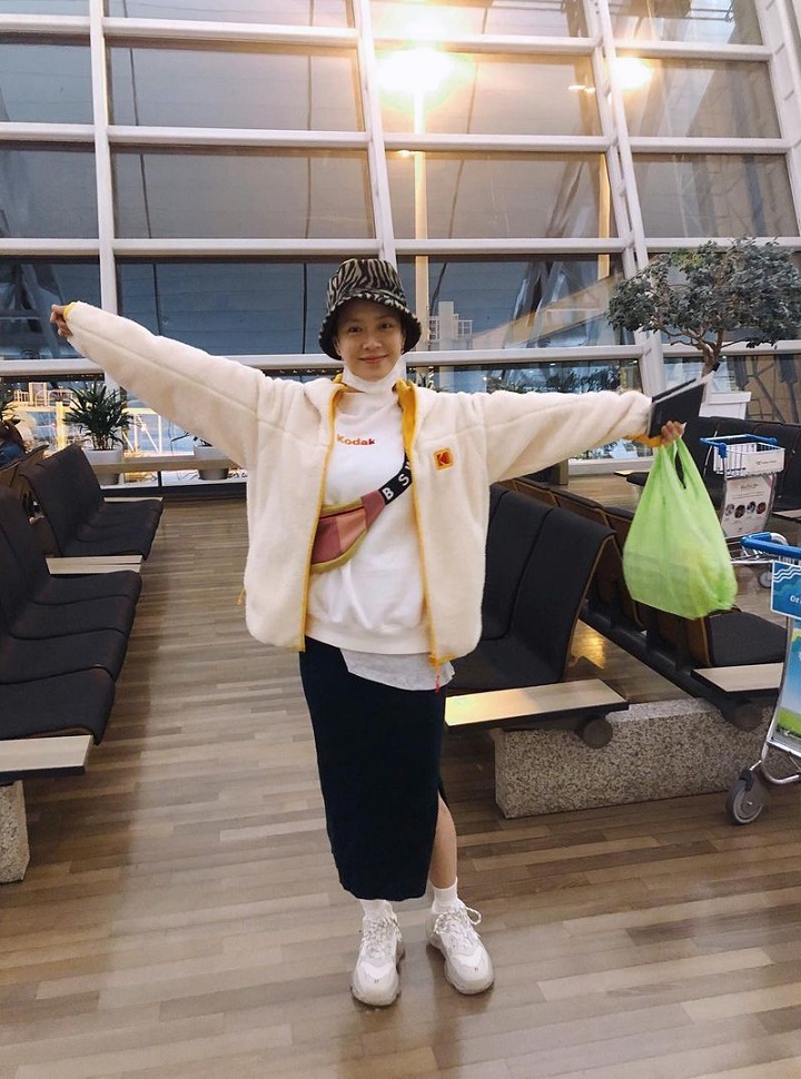 Tampil <i>casual</i> song ji hyo makin cantik