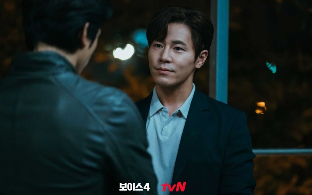 Jadi Penjahat Utama 'Voice 4', Lee Kyu Hyung Bangun Keakraban dengan Para Pemeran di Lokasi Syuting
