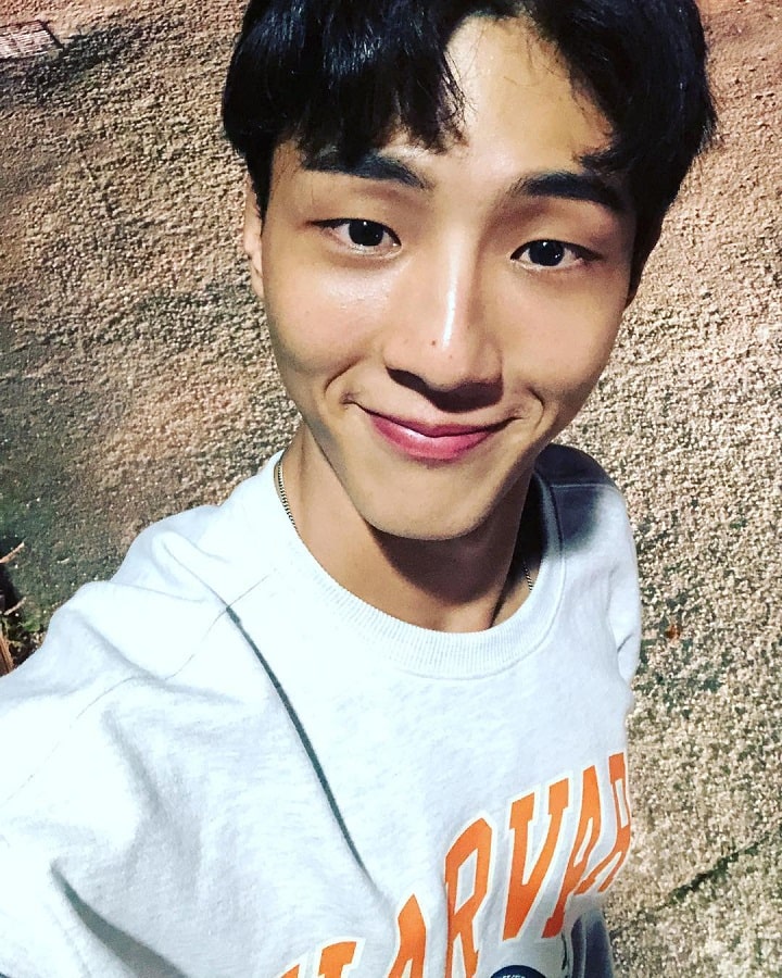 Senyum imut nan menggemaskan