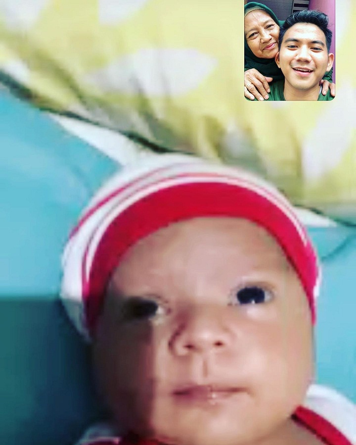 <i>Video call</i> bareng oma 