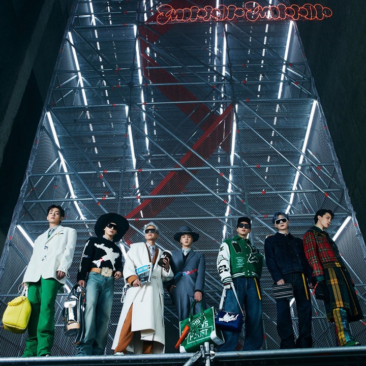 Outfit BTS untuk Louis Vuitton Bikin Gagal Paham, Cuma Member Ini yang Dipuji 1