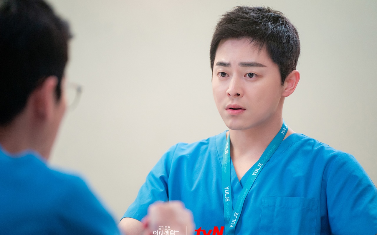 Jo Jung Suk Ngeprank Staf 'Hospital Playlist 2' Malah Jadi Bahan Tertawaan