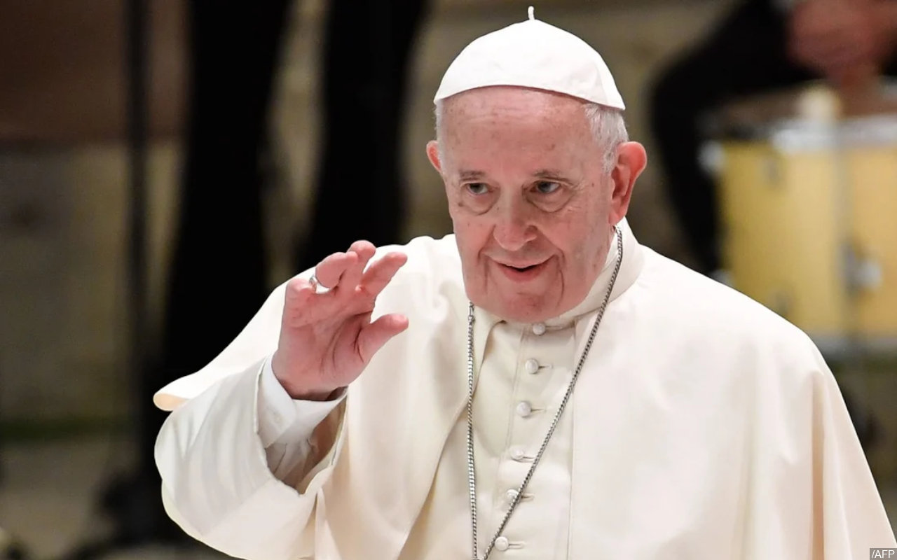 Paus Fransiskus Sudah Bisa Berjalan Pasca Operasi Tapi Belum Dapat Pimpin Doa Langsung Dari Vatikan
