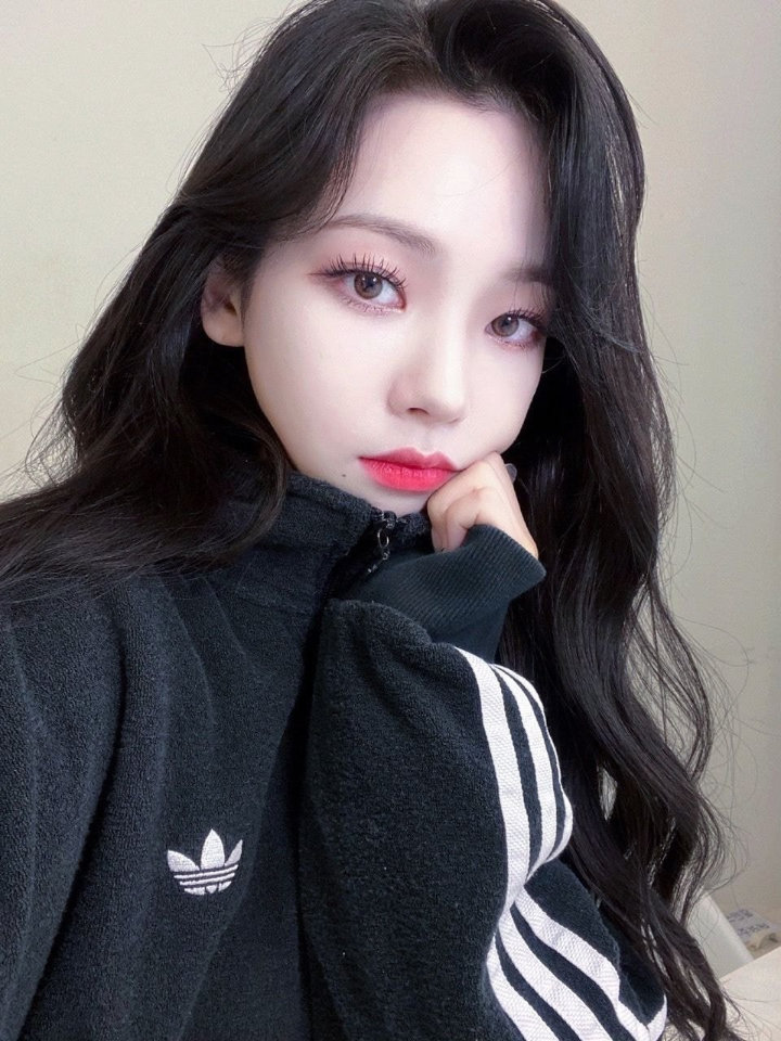Karina aespa Minta Fans Sebarkan Selfie Cantiknya di Bubble, Banjir Pujian Netizen