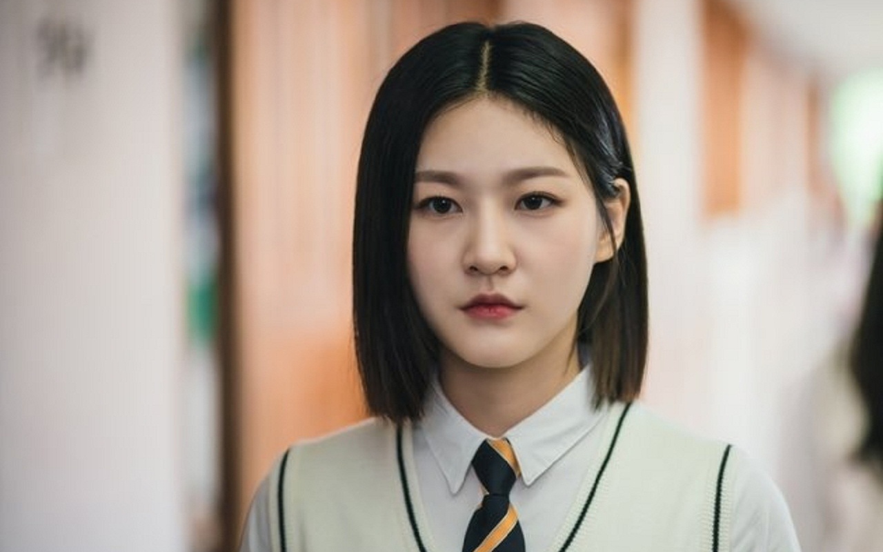 Jadi Girl Crush, Kim Sae Ron Tampilkan Beragam Ekspresi di Still Cut 'Superior Shaman Ga Du Sim'