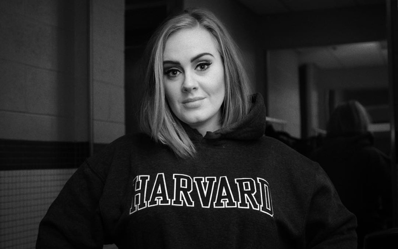 Adele Kedapatan Belanja Berdua dengan Seorang Rapper Inggris, Pacar Baru?