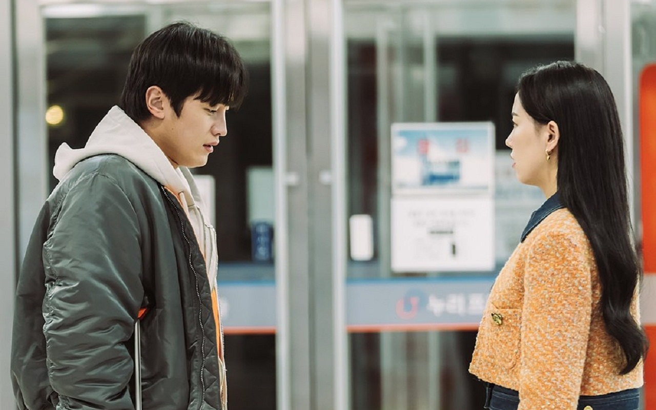 Kocak! Ciuman Mesra Kim Do Wan dan Kang Han Na Diganggu oleh Oh Jung Se di 'My Roommate Is A Gumiho'