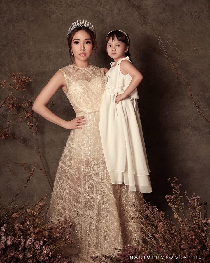 <i>Queen and her princess</i>