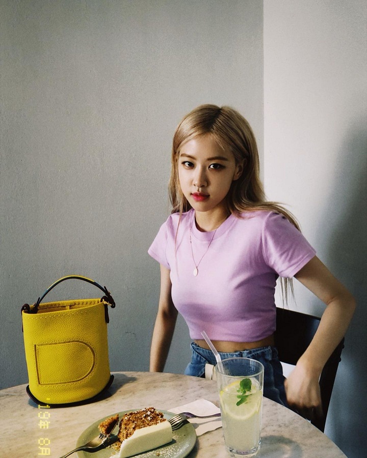 <i>Super Chic!</i>