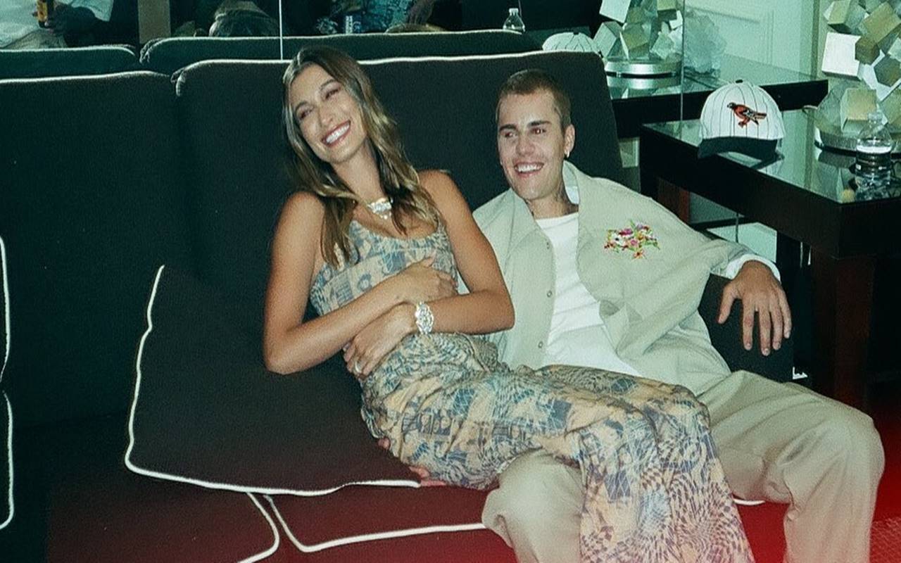 Hailey Baldwin Beri Reaksi Menohok Usai Justin Bieber Dianggap Marah Dan Membentaknya