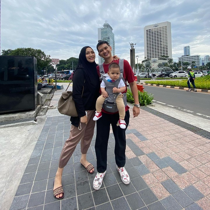 Jalan-Jalan Bersama Keluarga Tetap Stylish