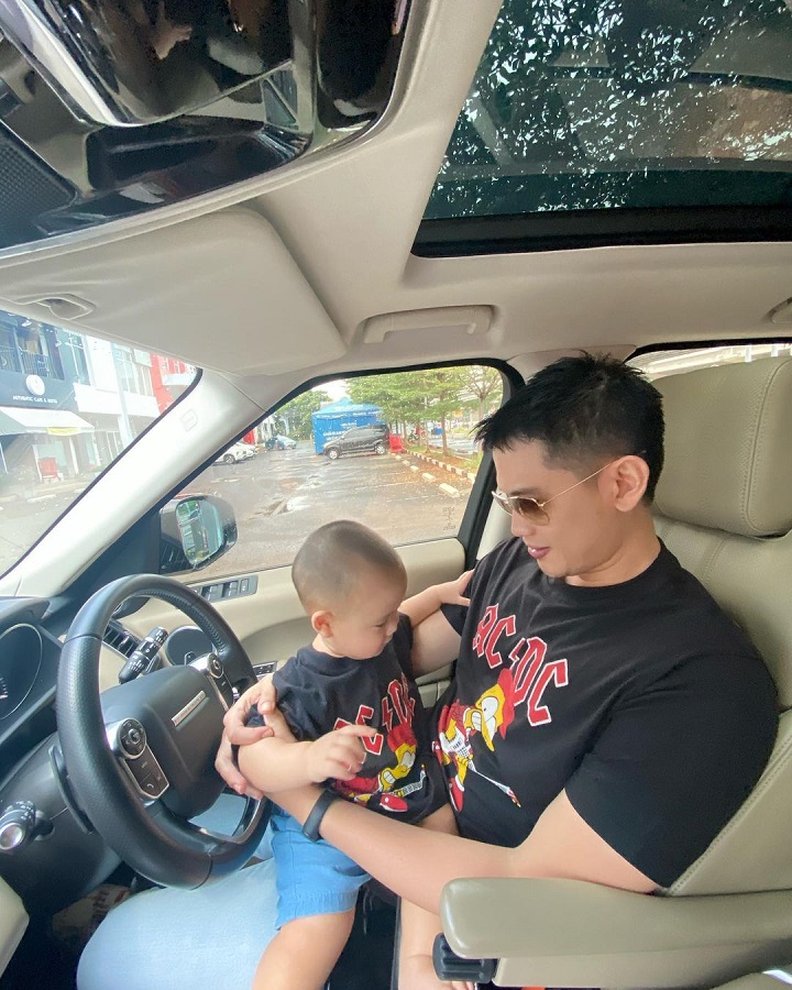 Kembaran Dengan Si Jagoan Kecil