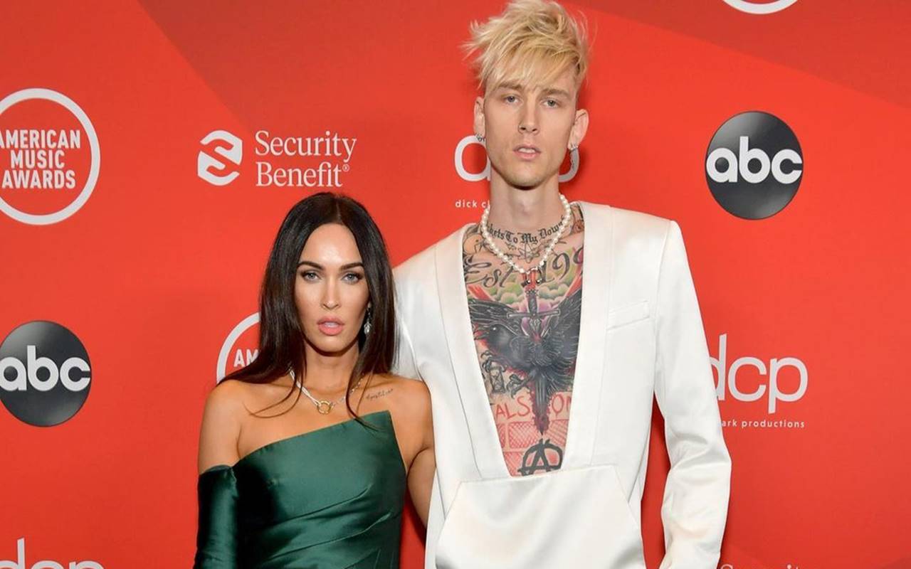 Tak Sangka Bakal Pacaran, Machine Gun Kelly Pasang Foto Megan Fox Di Dinding Kamar Saat Remaja