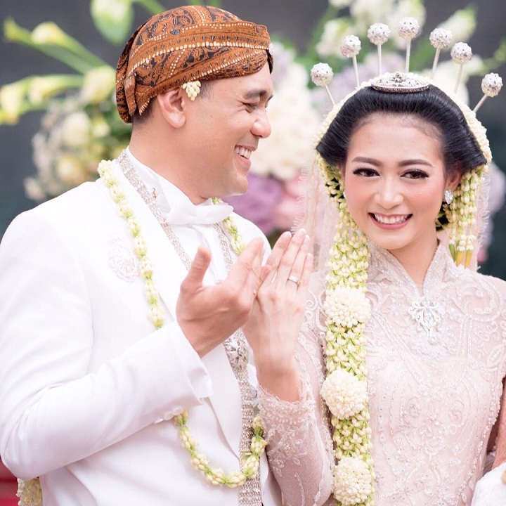 Potret bahagia ketika mengucap janji suci 