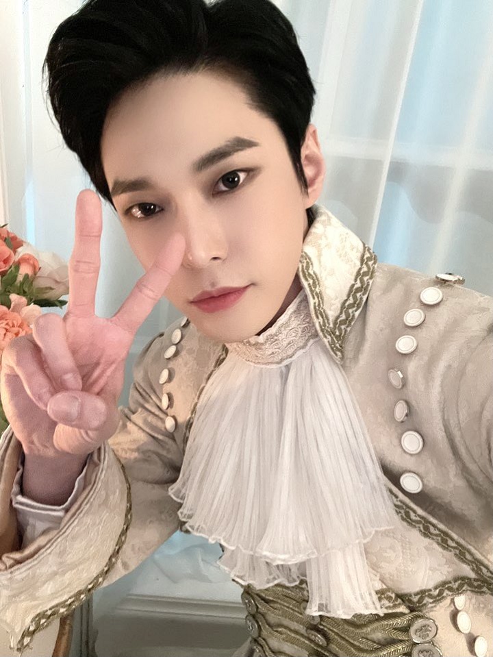 Begini Isi Curhatan Doyoung NCT Usai Tampil Perdana di Musikal