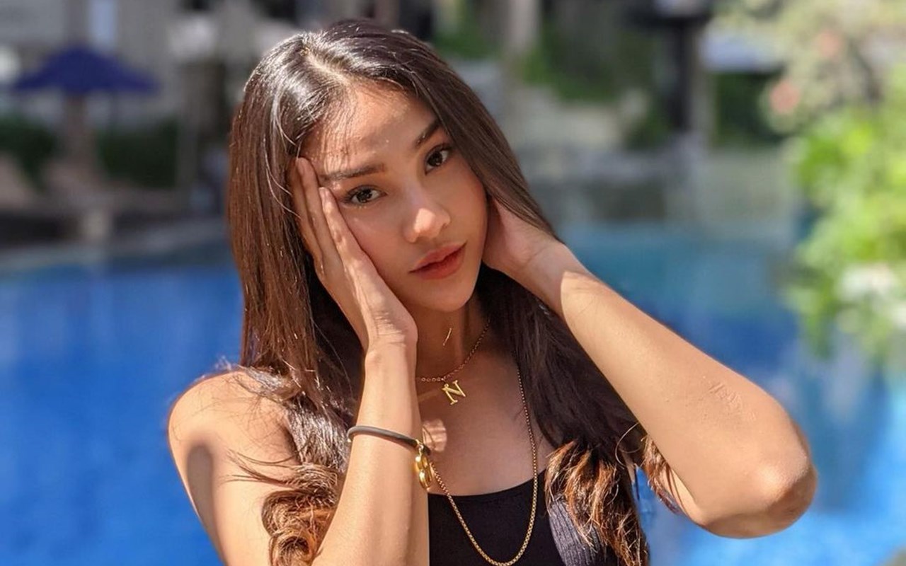 Gara-Gara Postingan Ini, Anya Geraldine Malah Dituding Caper Pada Gading Marten dan Ariel Tatum