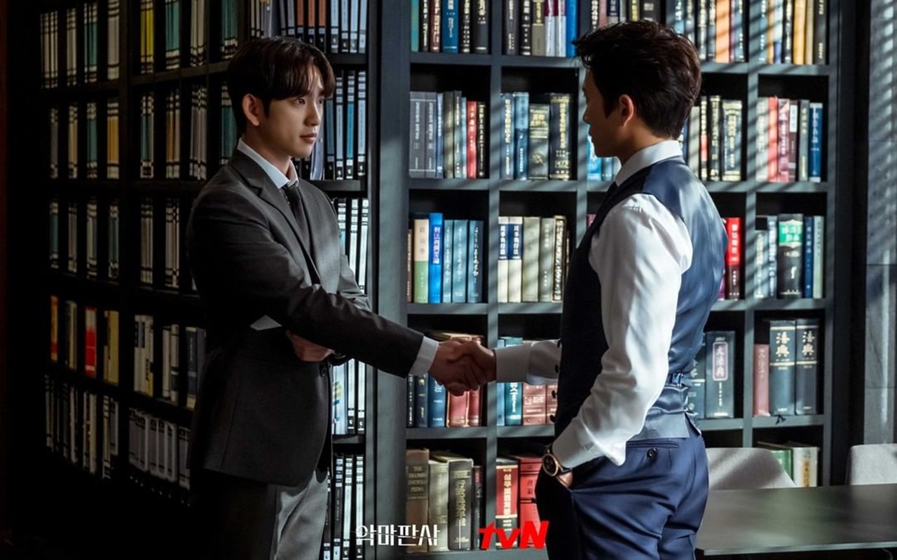 Profesional, Begini Ji Sung Perlakukan Jinyoung GOT7 Saat Syuting Baku Hantam di 'The Devil Judge'