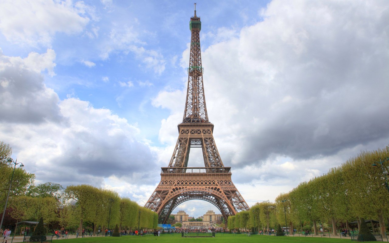 Wabah Mengganas, Prancis Wajibkan 'Paspor' Bebas COVID-19 untuk Kunjungi Eiffel dan Nonton Bioskop