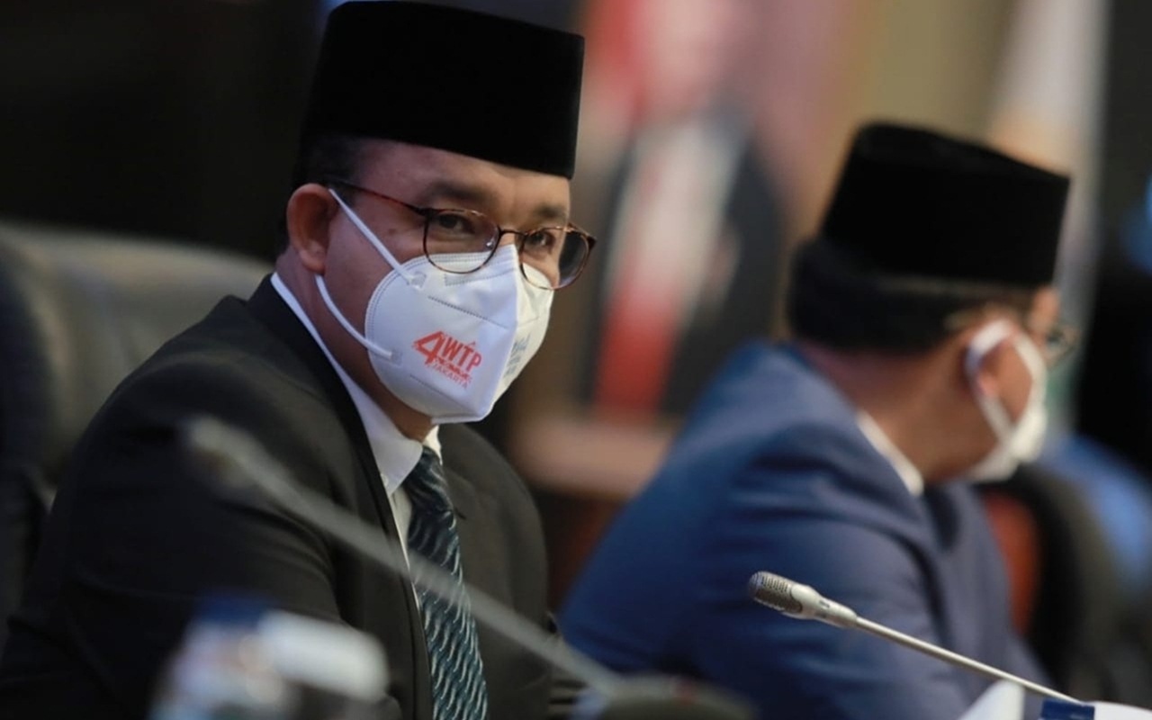 DKI PPKM Level 4, Anies Baswedan Larang Salat Berjemaah dan Mal Wajib Tutup