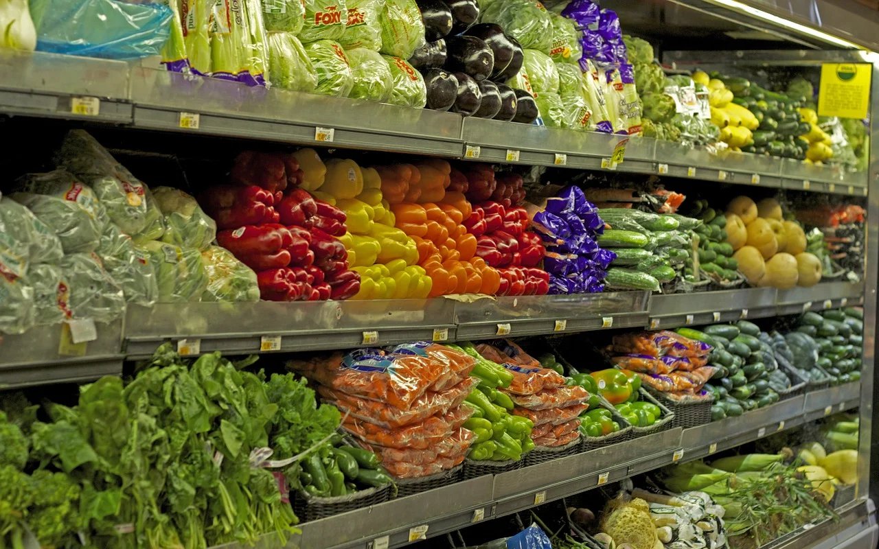 Ratusan Ribu Pekerja Diisolasi, Rantai Pasokan Makanan Inggris Terancam