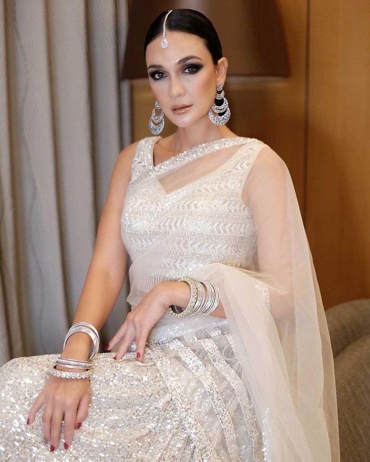 Tampil Bak Artis Bollywood