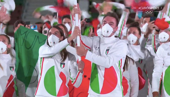 Kostum Italia Bikin Geger