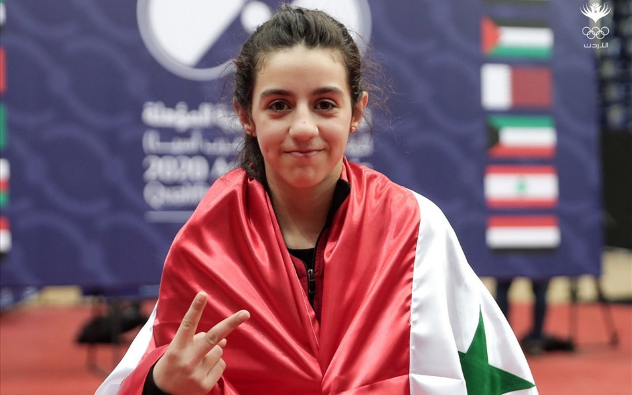 Masih 12 Tahun, Atlet Asal Suriah Jadi Pengibar Bendera Termuda di Pembukaan Olimpiade Tokyo