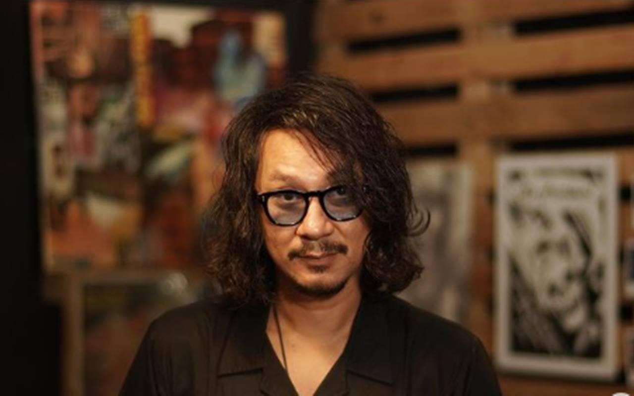 Ungkapan Pilu Vincent Rompies di Makam Sang Ayah, Bikin Terenyuh