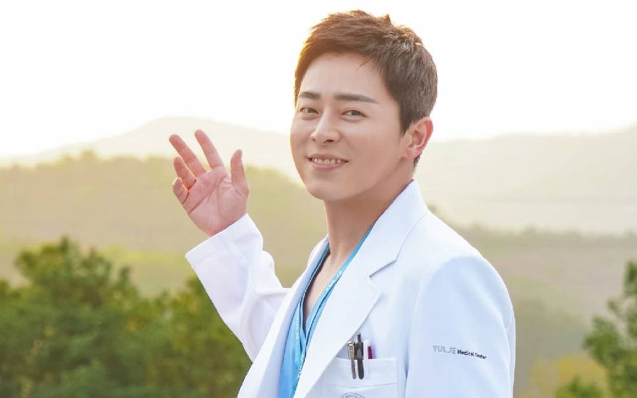 Dinistai Agensi Sendiri, Selfie Ala Jadul Jo Jung Suk di 'Hospital Playlist 2' Dirilis