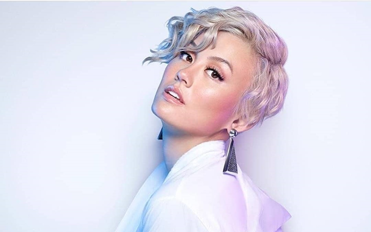 Sempat 'Ngilang', Agnes Monica Akhirnya Muncul Pamer Pose Seksi Tak Biasa Disambut Riuh Fans
