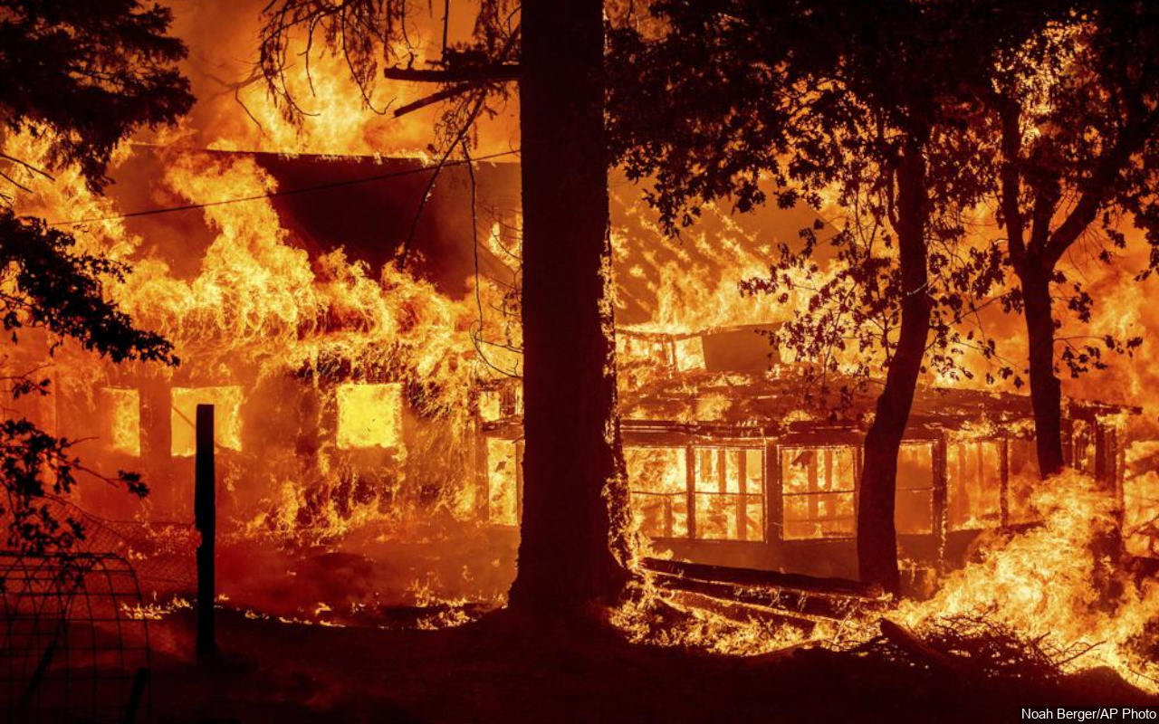 Kebakaran Hutan Terbesar California Hanguskan Banyak Rumah Di Daerah Terpencil