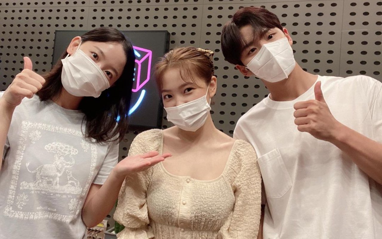 Yeri Red Velvet Uwu Banget Minta Hongseok PENTAGON Fotoin Bareng Kang Han Na