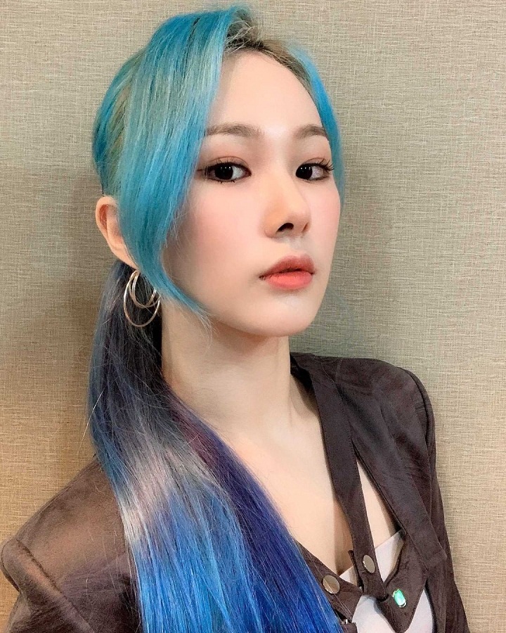 Mia EVERGLOW