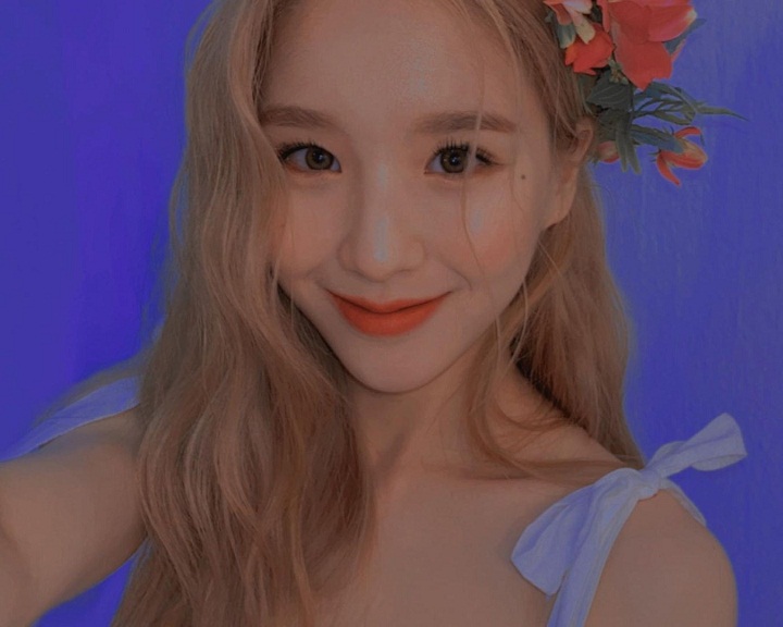 Heejin LOONA