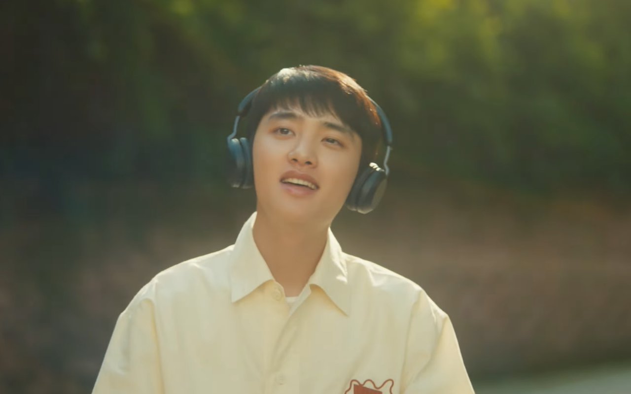 D.O. EXO Bersepeda Santai dan Berikan Rasa Tenang di MV Lagu Debut Solo 'Rose'