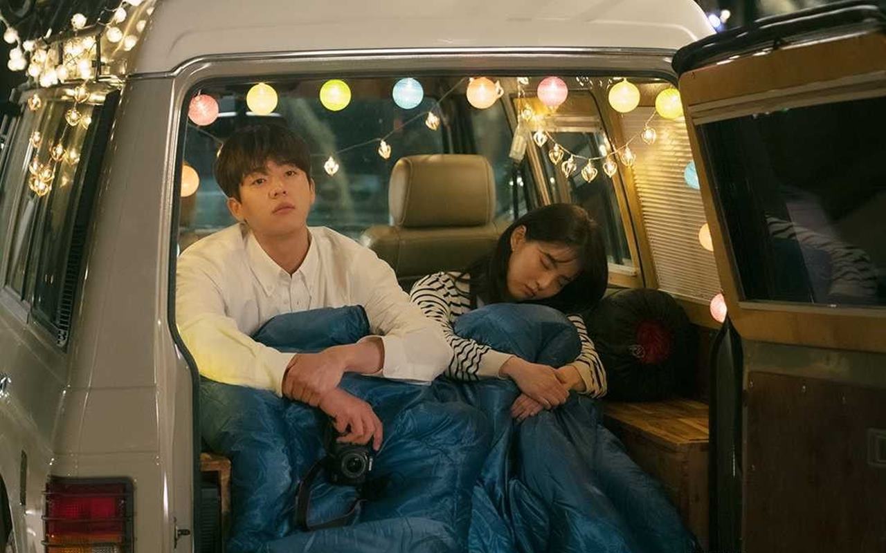 Kebalikan dari Drama, Gemasnya Han So Hee Terus Tawari Chae Jong Hyeop Makanan di BTS 'Nevertheless'