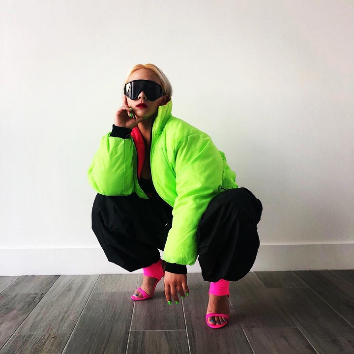 <i>Neon in the   dark</i>