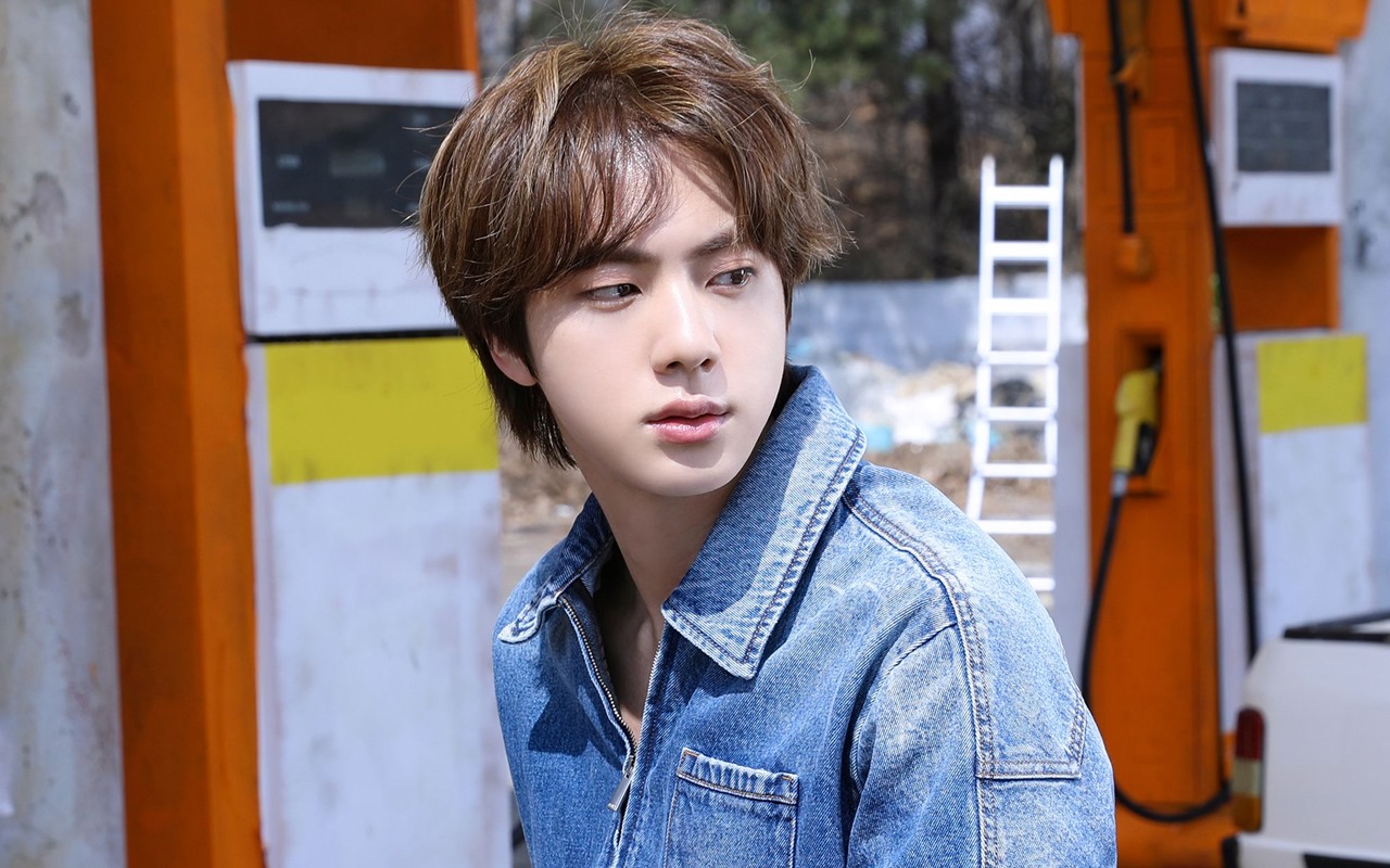 Jin BTS Tekankan Pentingnya Istirahat Penuh Usai Kerja Keras Bagai Kuda