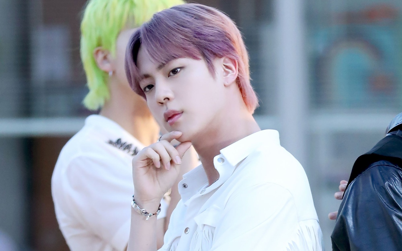 Dituntut Selalu Produktif, Ini Alasan Jin BTS Lebih Suka Goleran Saat Libur