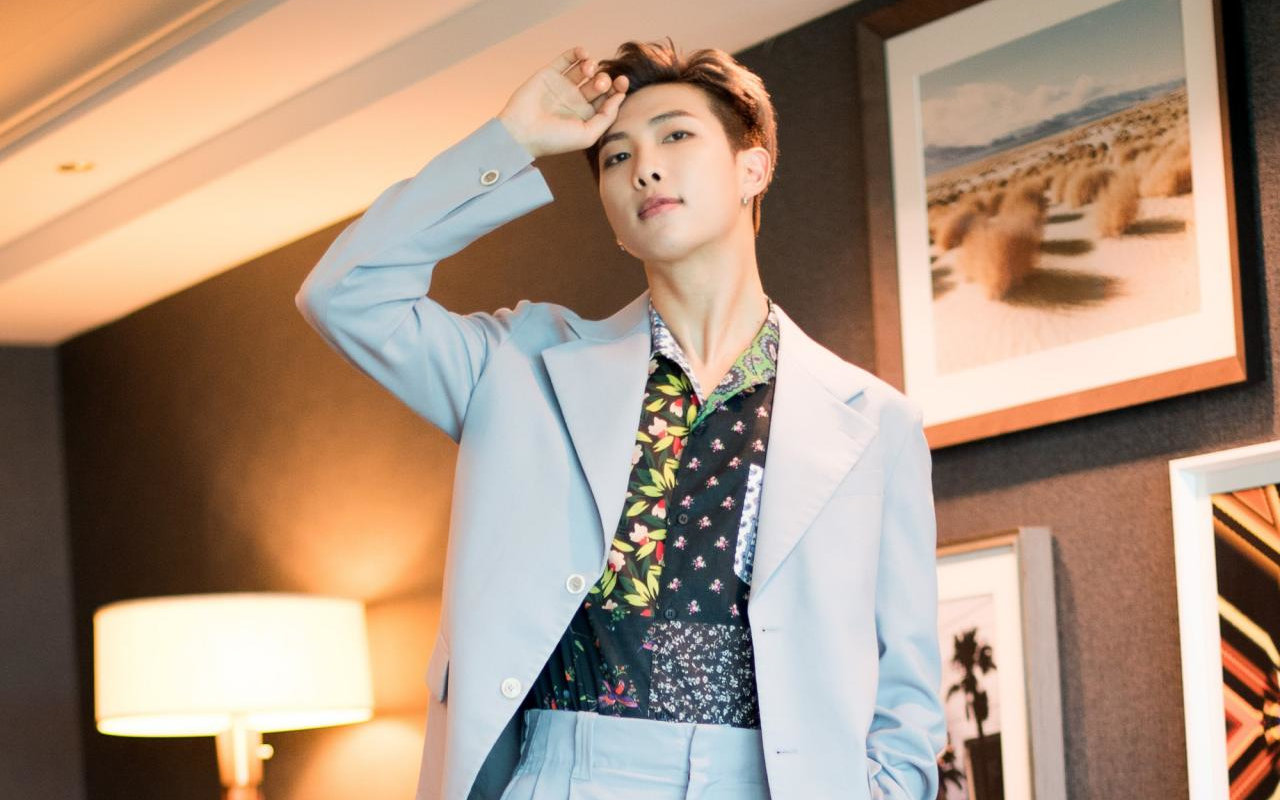 RM BTS Ungkap Nama Seniman Favorit, Begini Reaksinya Saat Lihat Karya Sang Idola Secara Langsung