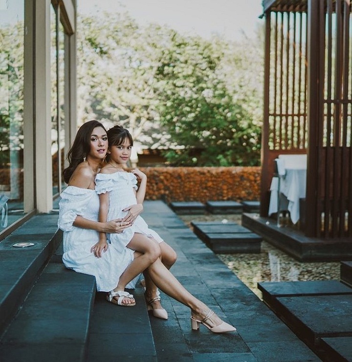 <i>Like mother like daughter</i>, nana kompak bareng sarah