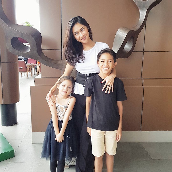 Nana tetap mesra bersama buah hati meski pernah tuai cibiran