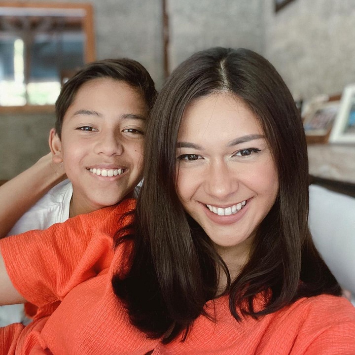 menginjak remaja, jason masih nempel dengan sang mama