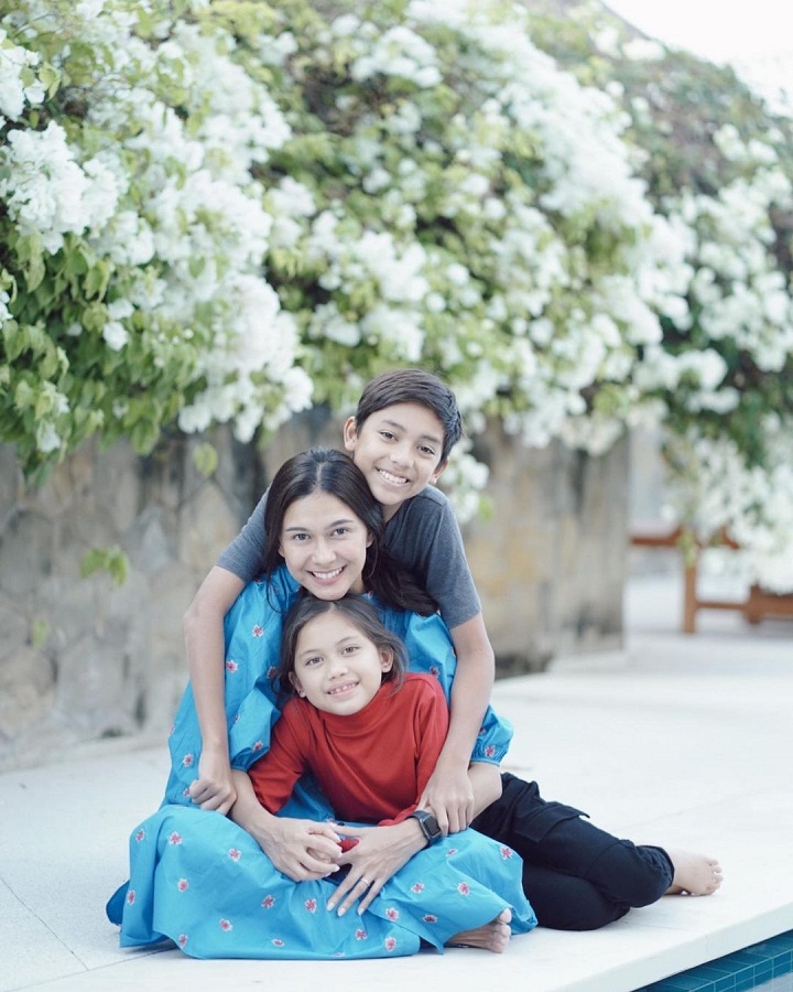 Potret <i>happy life</i> Nana bareng jason dan sarah di Bali