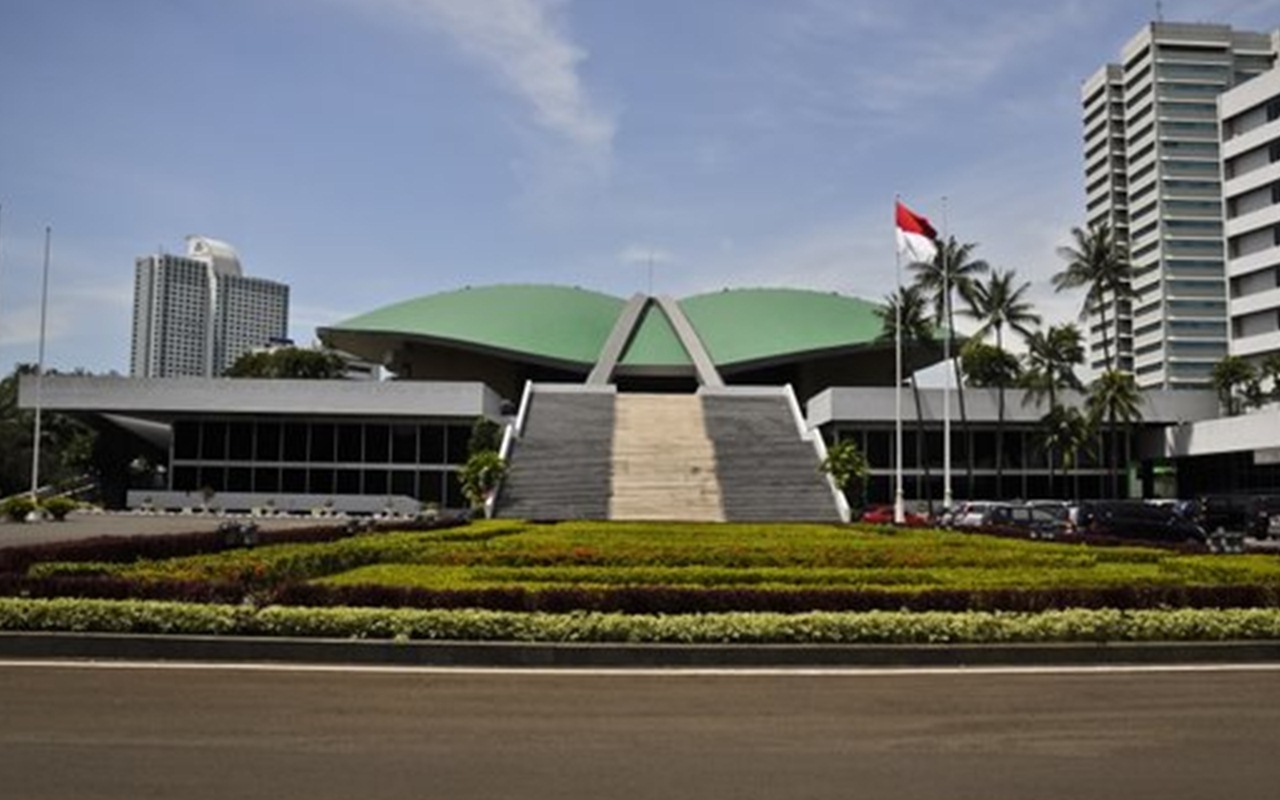 Sekjen DPR 'Tak Bisa' Batalkan Rencana Hotel Isoman Meski Ditentang Puan Maharani, Ini Alasannya
