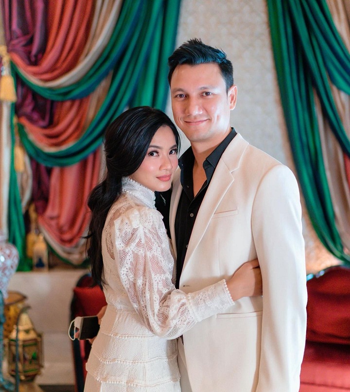 Makin romantis dengan baju <i>couple</i>