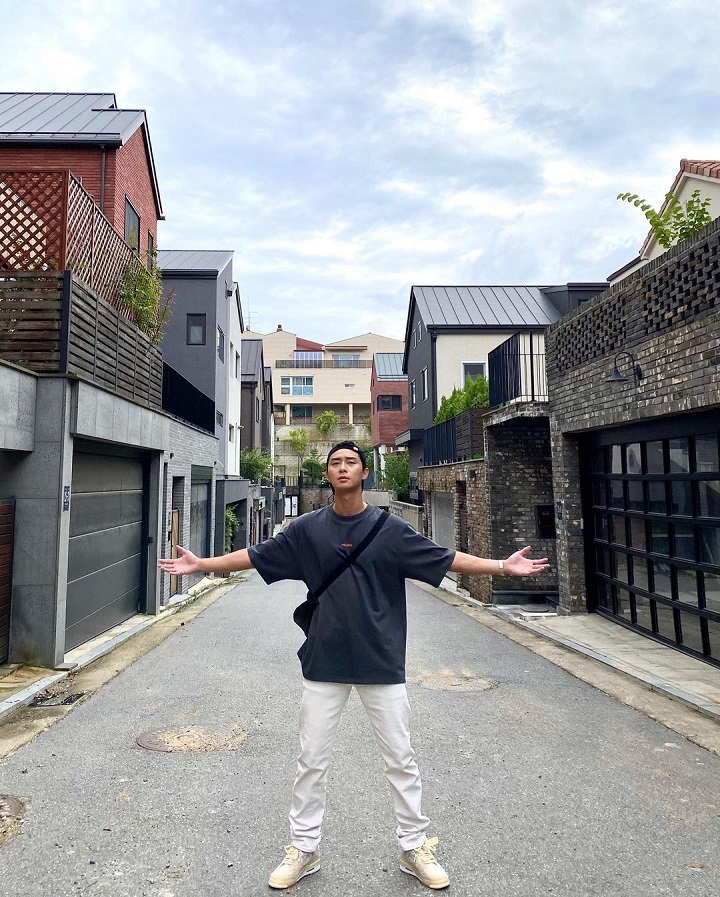 Gaya Kasual Ala Park Seo Joon