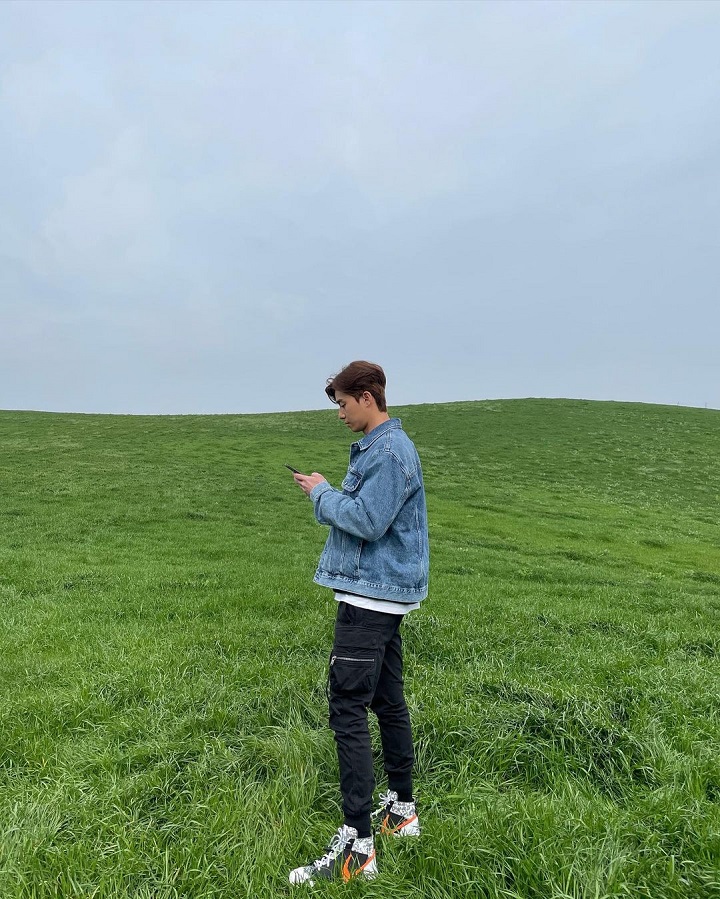 OOTD Ala <i>Boyfriend Material</i>