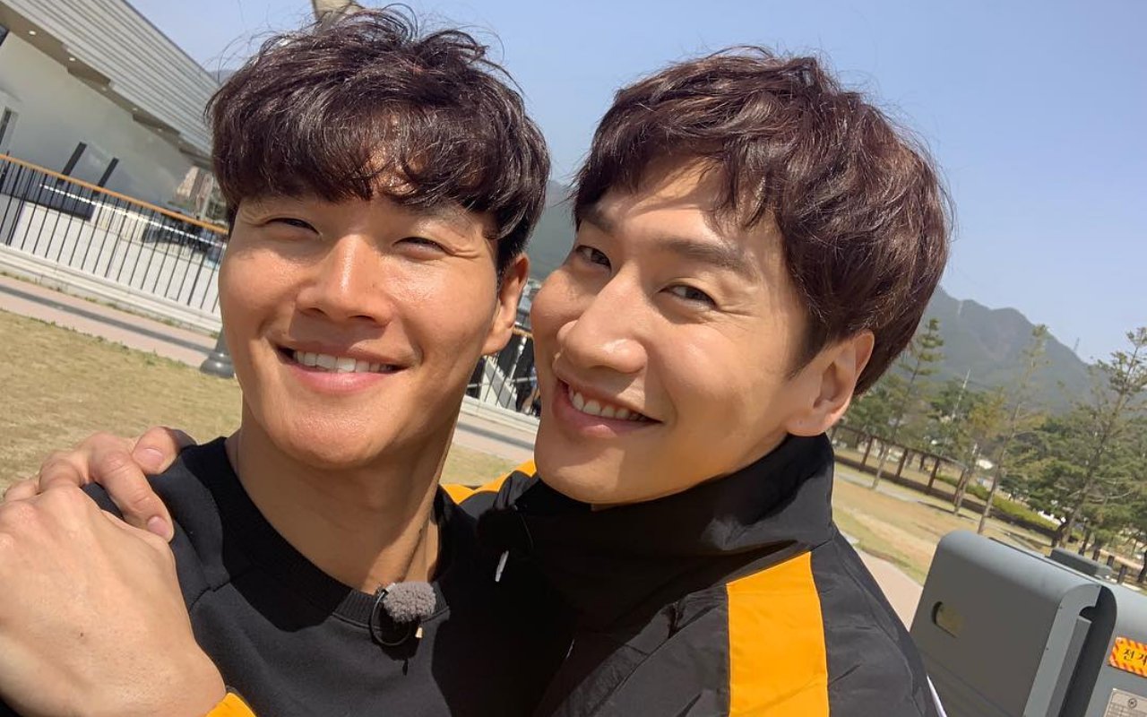 Lee Kwang Soo Sebut Kim Jong Kook Tak Kunjung Menikah Karena Agak Jelek