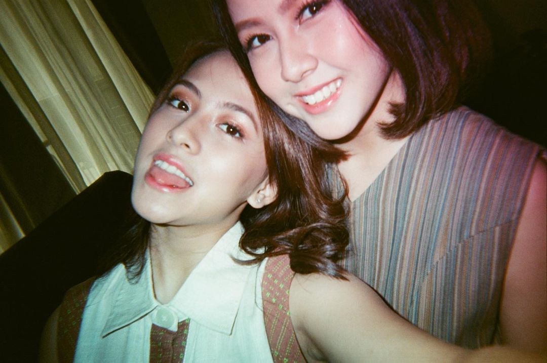 Senyumnya sama-sama luluhkan jiwa